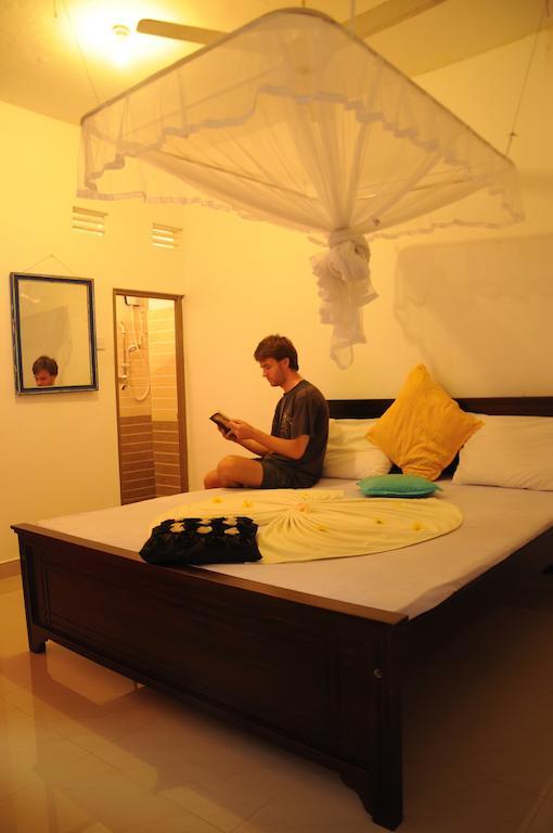 Thenu Rest Guest House ガル エクステリア 写真