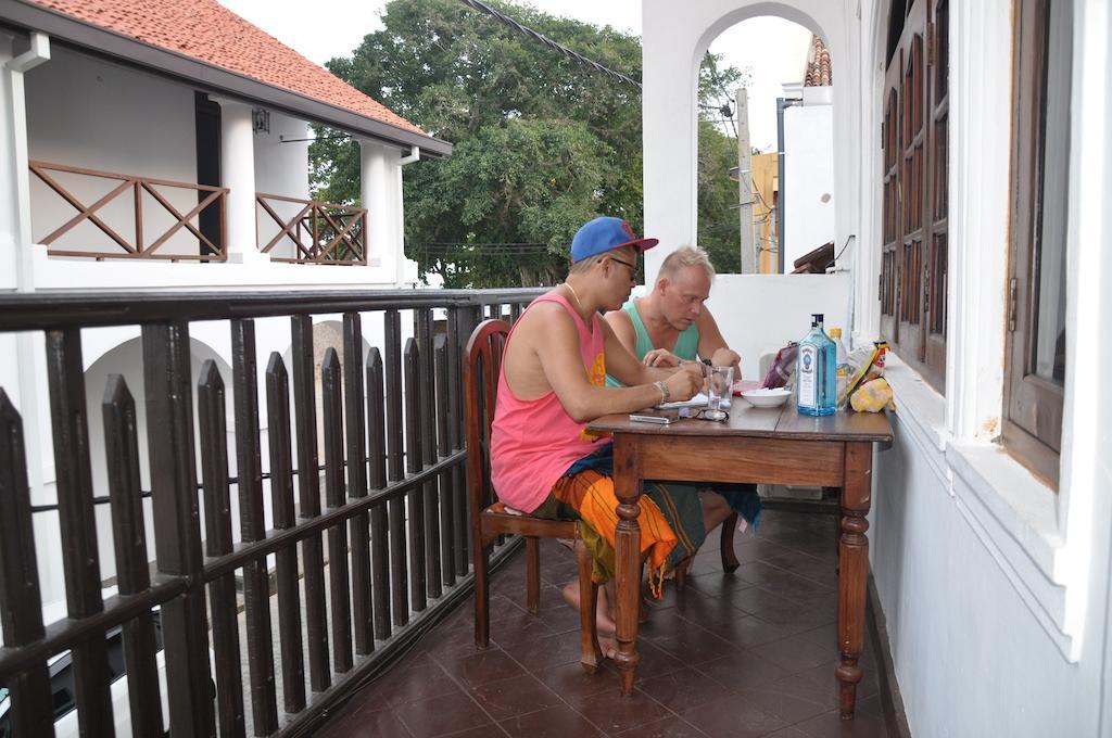 Thenu Rest Guest House ガル エクステリア 写真